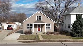 921 S 1st St, Norfolk, NE 68701