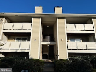 12201 Peach Crest Dr Unit 901, Germantown, MD 20874