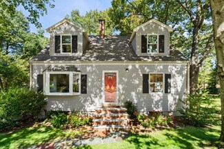 1 Hiawatha Rd, Woburn, MA 01801