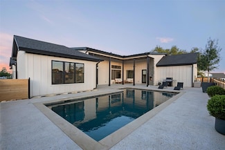 325 Stockman Dr, Dripping Springs, TX 78620
