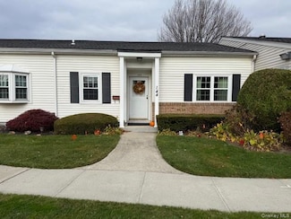 144 Harbor S, Amityville, NY 11701