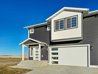 3310 23rd Ave NW, Minot, ND 58703