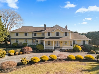 16 Montauk Ave, Stonington, CT 06378