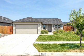 3537 Durst St, Medford, OR 97504
