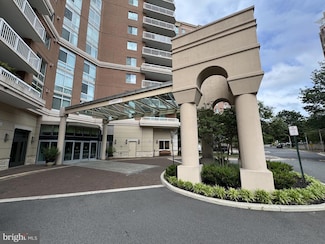 3101 N Hampton Dr Unit 1207, Alexandria, VA 22302