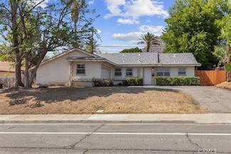 529 W Blaine St, Riverside, CA 92507