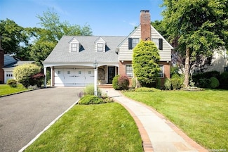 41 Westminster Rd, Rockville Centre, NY 11570