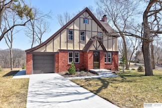 10211 Calhoun Rd, Omaha, NE 68112