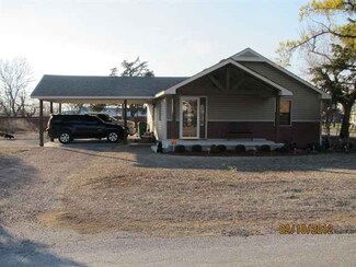 212 NW 6th St, Cache, OK 73527