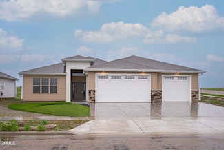 5918 Theodore Ln, Bismarck, ND 58503