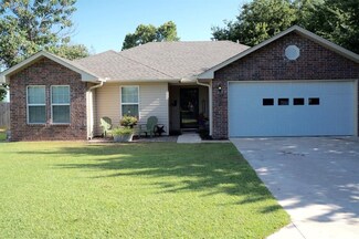 912 W Oak St, Stroud, OK 74079