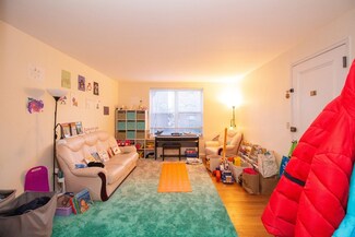 132 Beaconsfield Rd Unit 2, Brookline, MA 02445