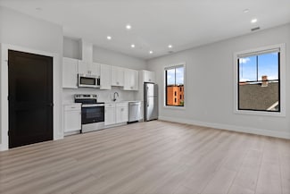 198 Albion St Unit 202, Wakefield, MA 01880