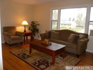 2112 Sloan St, Saint Paul, MN 55117
