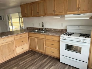 820 S Chinowth St Unit 101, Visalia, CA 93277
