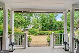 509 Lloyds Ln, Alexandria, VA 22302