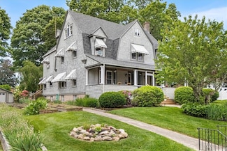59 Woodland Rd, Woonsocket, RI 02895