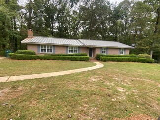 107 Ridgewood Ln, Eufaula, AL 36027
