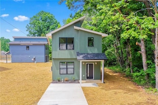 210 S Carter St, Liberty, NC 27298