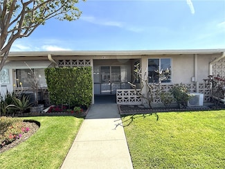 13540 Saint Andrews Dr Unit M14  4J, Seal Beach, CA 90740