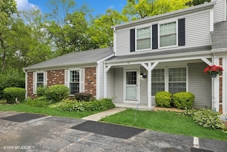 82 Hickory Ln, Cary, IL 60013