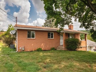 14 Plant St, Russellton, PA 15076