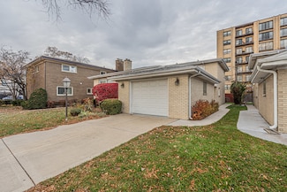 4646 W Fitch Ave, Lincolnwood, IL 60712