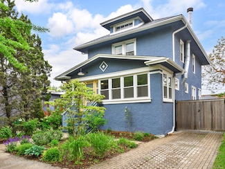 430 N Humphrey Ave, Oak Park, IL 60302