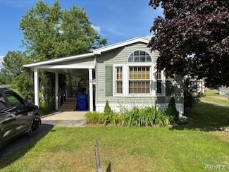 306 Dogwood Dr, Lockport, NY 14094