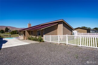 210 Pear Place S, Mattawa, WA 99349