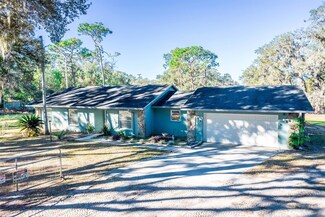 8615 Greenfield Ln, Zephyrhills, FL 33541