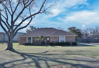 105 Chaparral Dr, Burleson, TX 76028