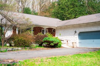 1580 Starry Ln, Effort, PA 18330