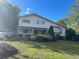 19 Kuebler St, Blue Point, NY 11715