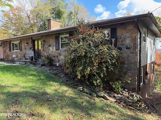 102 E Morningside Dr, Oak Ridge, TN 37830