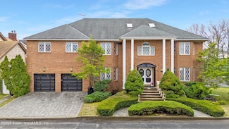 16 Nicolosi Loop, Staten Island, NY 10312