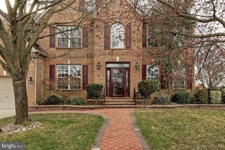 817 Renaissance Dr, Williamstown, NJ 08094