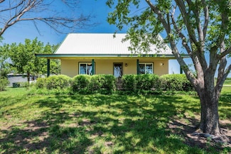 5913 S Anderson Rd, Newton, KS 67114
