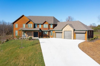 20473 199th St, Tonganoxie, KS 66086