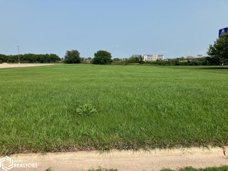 1356 N 25th St, Clear Lake, IA 50428