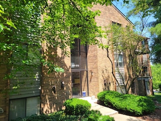 1544 W Galbraith Rd, Cincinnati, OH 45231