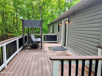 104 Radcliff Rd, Bushkill, PA 18324