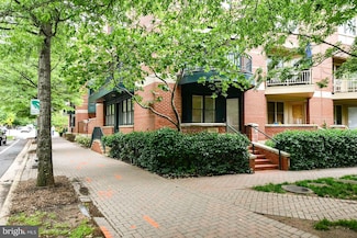 1688 N Quinn St, Arlington, VA 22209