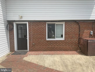 7140 Harrison Ln, Alexandria, VA 22306