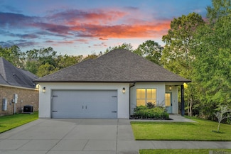 8902 Falling Oak Dr, Baton Rouge, LA 70817