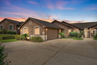 111 Bessie Price Owen Dr, Montgomery, TX 77356