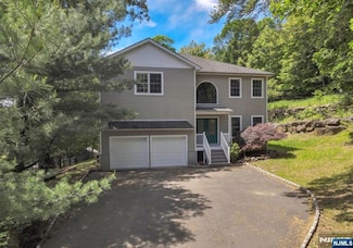 27 Tecumseh Trail, Oakland, NJ 07436