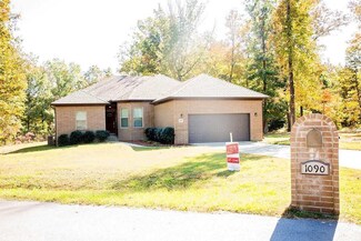 1090 Whispering Oak Dr, Redfield, AR 72132