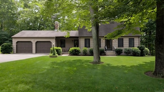 20 Lantern Park Ln S, Southbury, CT 06488