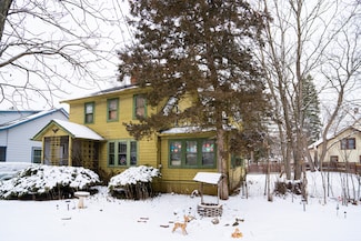 102 E Fuller St, Freeport, IL 61032